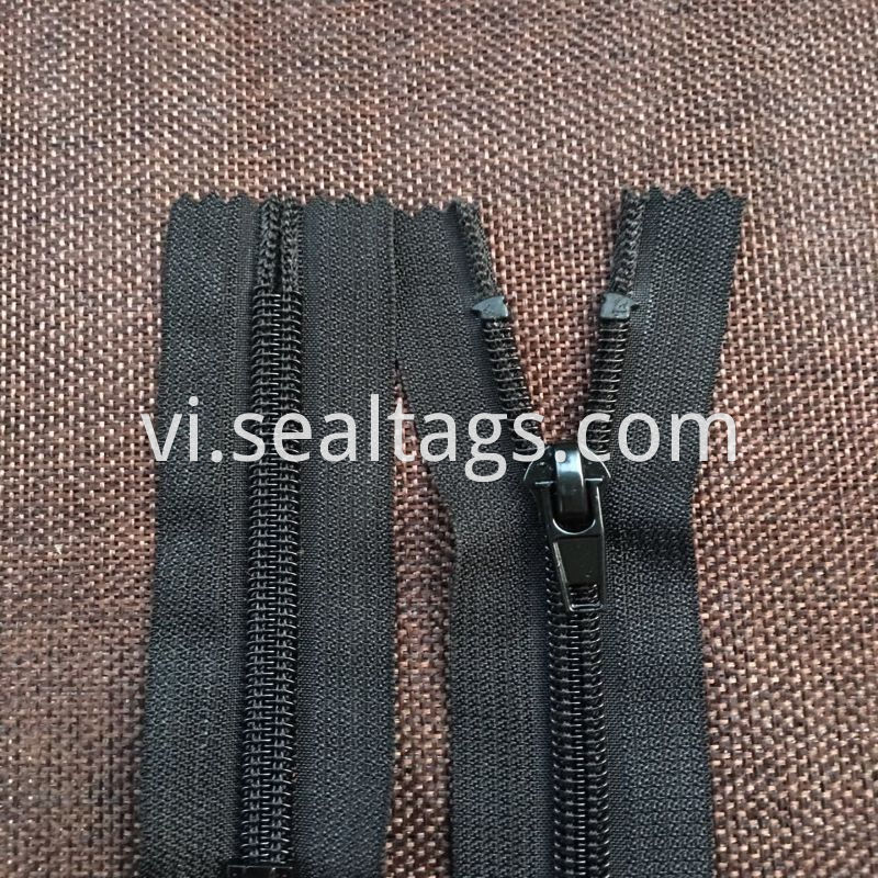 Black Zip Screen